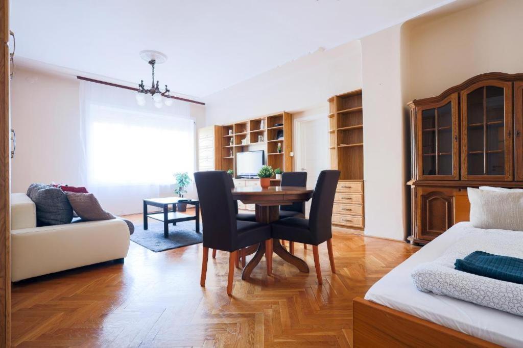Downtown Vintage Home By Bella Budapest Eksteriør billede